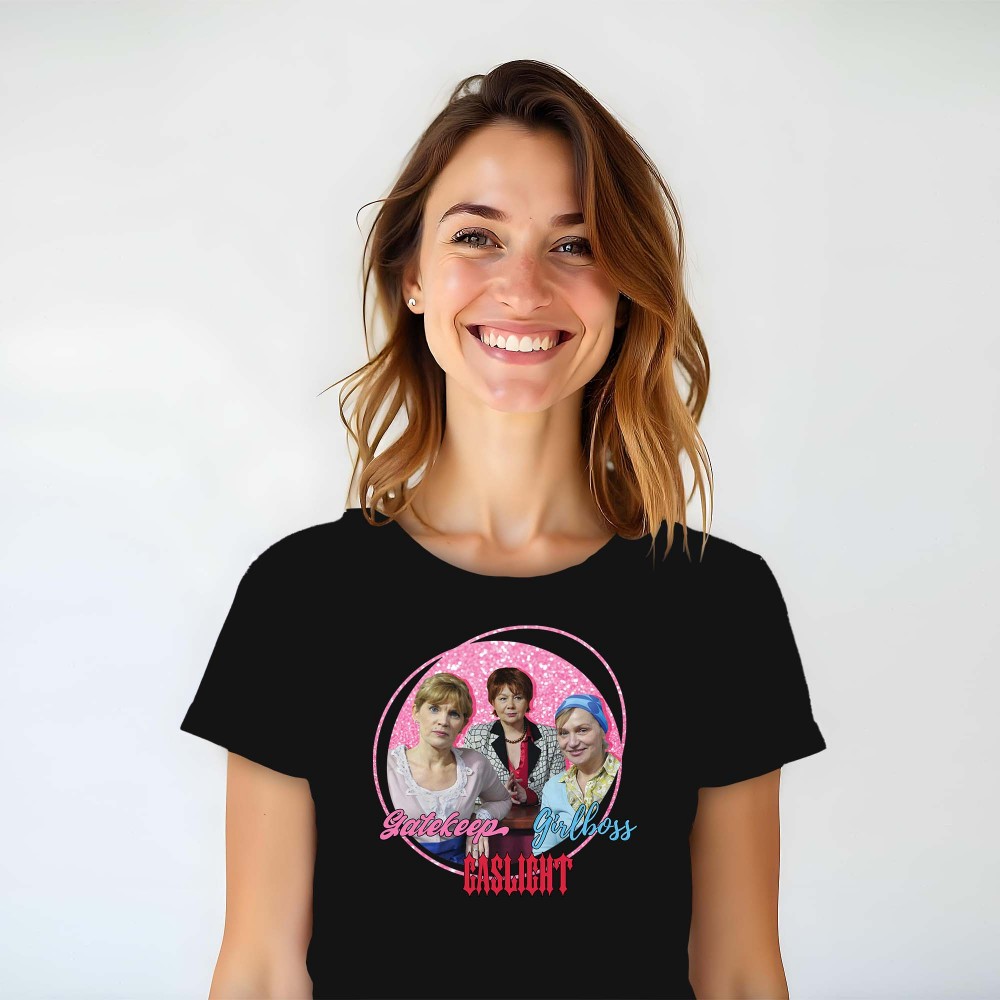 Koszulka z Nadrukiem Ranczo – Girlboss Gatekeep Gaslight