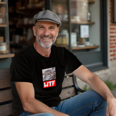 Koszulka z Nadrukiem „Kot WTF Meme” – Śmieszna Grafika, Idealny Prezent