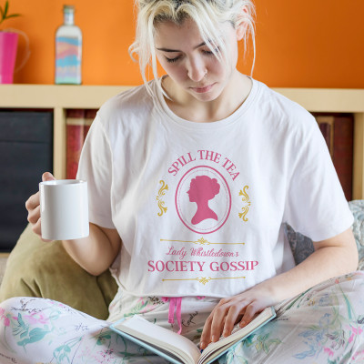 Koszulka z Nadrukiem „Lady Whistledown” – Stylowy Prezent