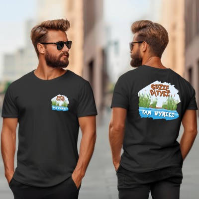 "Koszulka Gdzie Patyki, Tam Wyniki – Humorystyczny Must-Have dla Wędkarza!"