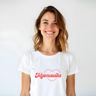 Koszulka „Mamacita” z Szkicem Serduszka – Stylowy Wyraz Kobiecej Siły!