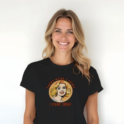 Koszulka z napisem „Zaraz wyjdę z siebie i stanę obok”