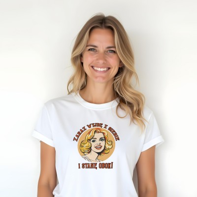 Koszulka z napisem „Zaraz wyjdę z siebie i stanę obok”