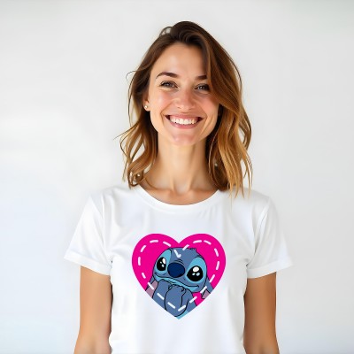 Koszulka z grafiką Stitcha w sercu – idealna dla fanów bajek