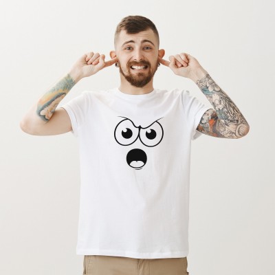 Koszulka z nadrukiem śmiesznej minki – styl i humor w jednym