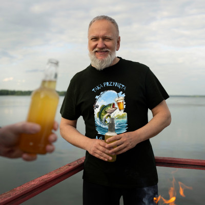 Koszulka z nadrukiem „Piwo – taka przynęta mi pasuje” – śmieszny prezent dla wędkarza