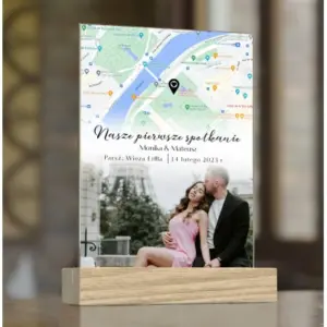 Statuetka Miłości: Pierwsze Spotkanie Uwiecznione na Mapie