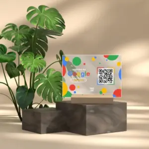 Kod QR, który przyciąga opinie – tabliczka dla Twojej firmy