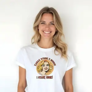 Koszulka z napisem „Zaraz wyjdę z siebie i stanę obok”