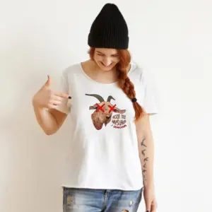 Koszulka z napisem „Koza też myślała i zdechła”