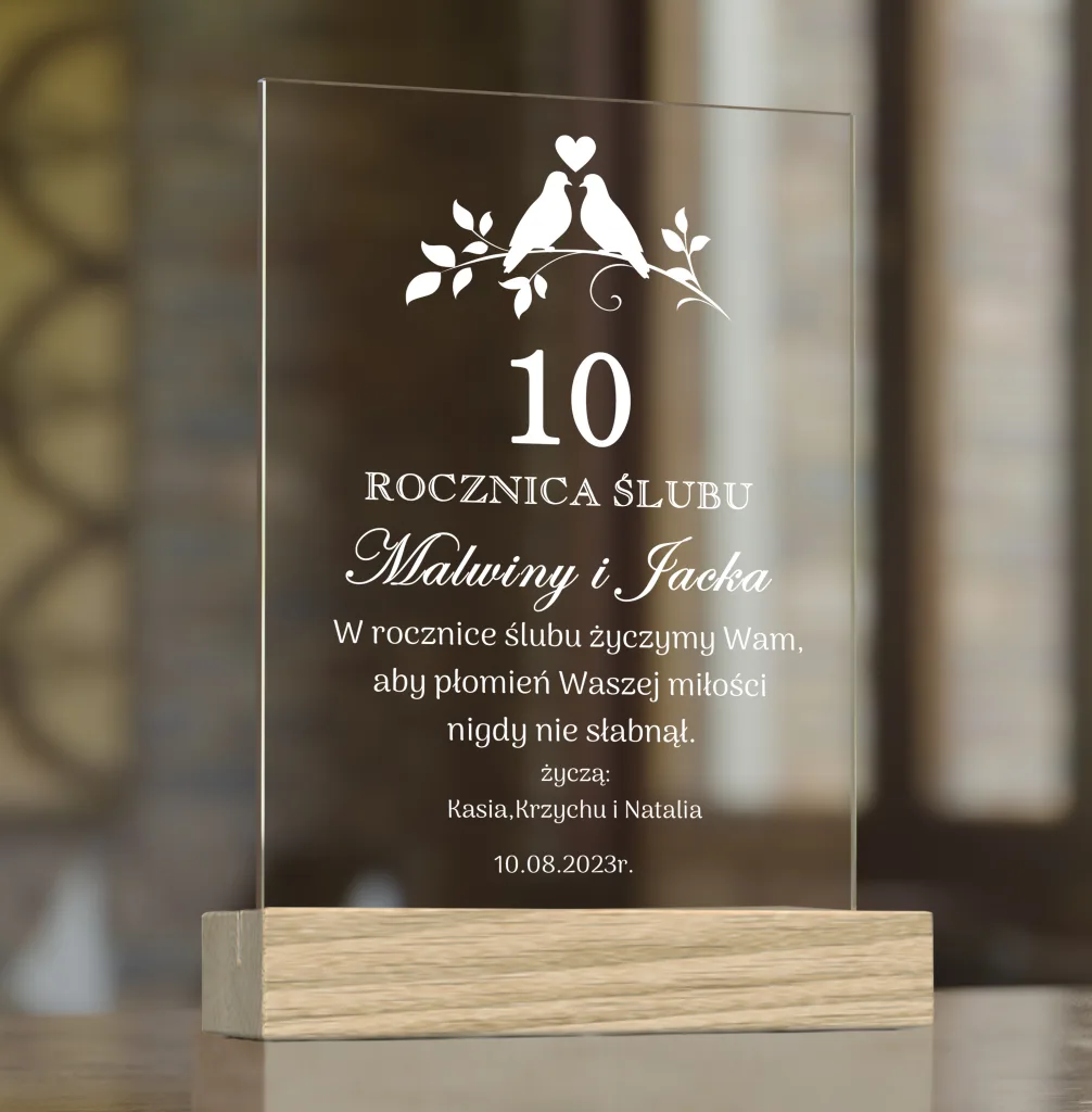 Statuetka na Rocznicę Ślubu z Życzeniami – Personalizowana Pamiątka dla Pary