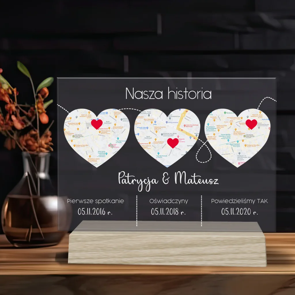 Personalizowana Statuetka dla Pary „Nasza Historia” – 3 Mapy w Kształcie Serca, Imiona i Daty